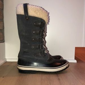Sorel Joan of Arctic waterproof winter boot ❄️